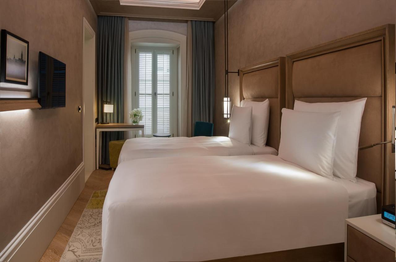 ホテル 10 Karakoy イスタンブール エクステリア 写真 A room at the hotel