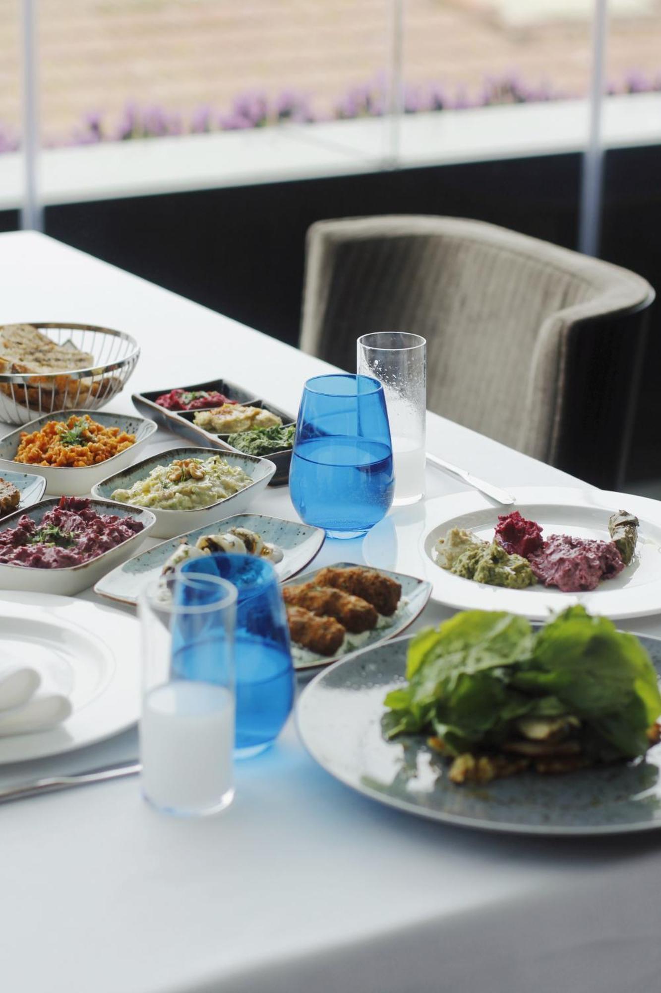 ホテル 10 Karakoy イスタンブール エクステリア 写真 A selection of meze