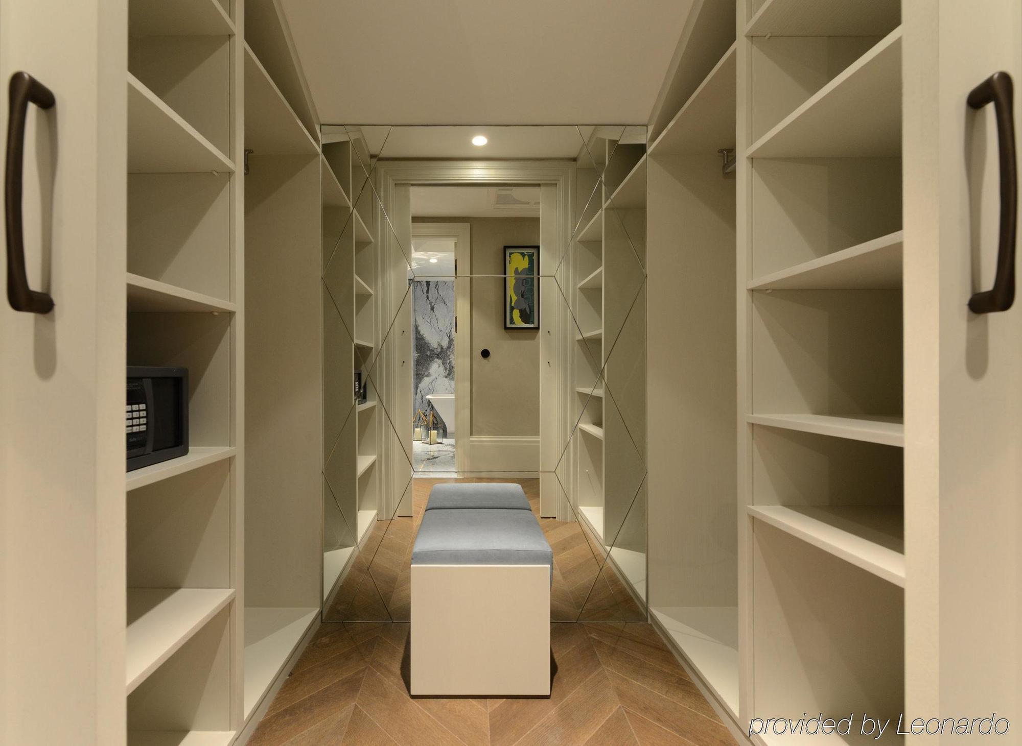 ホテル 10 Karakoy イスタンブール エクステリア 写真 A walk-in closet