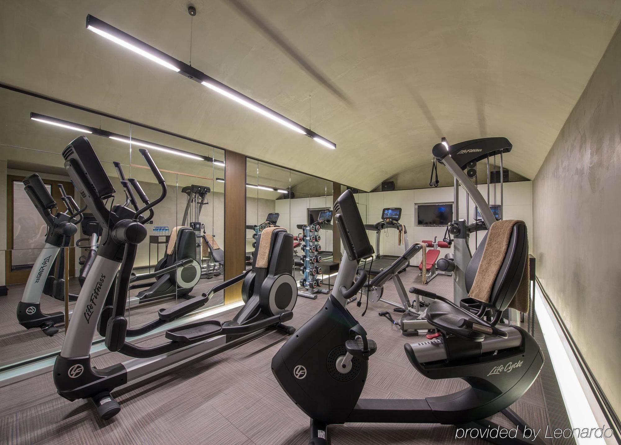 ホテル 10 Karakoy イスタンブール エクステリア 写真 The gym at the hotel